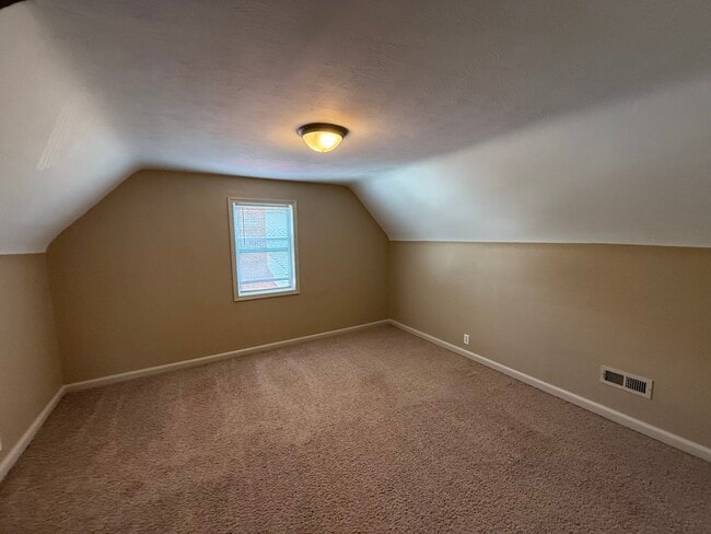 Photo - 2119 Riverside Dr NE