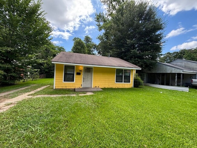 Building Photo - Beautifully Remodeled 2 Bedroom Home
