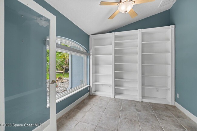 2553 Christopher Dr