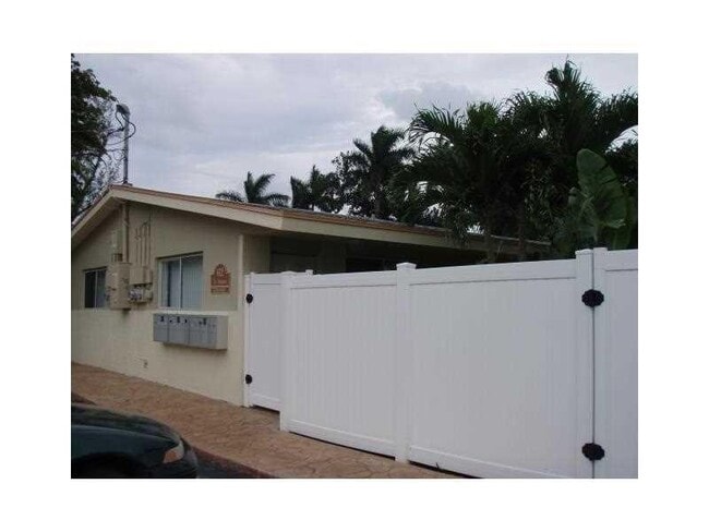 Building Photo - 612 NE 29th Dr Unit 5
