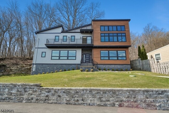 Photo - 301 Kingsland Rd