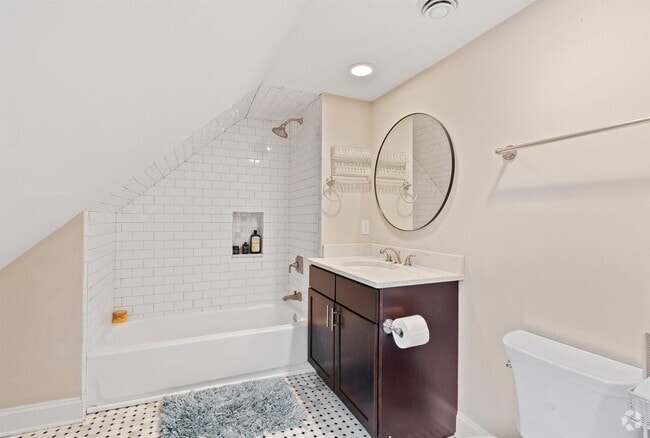 Building Photo - 3 Bedroom Bungalow in Riverwest Rental
