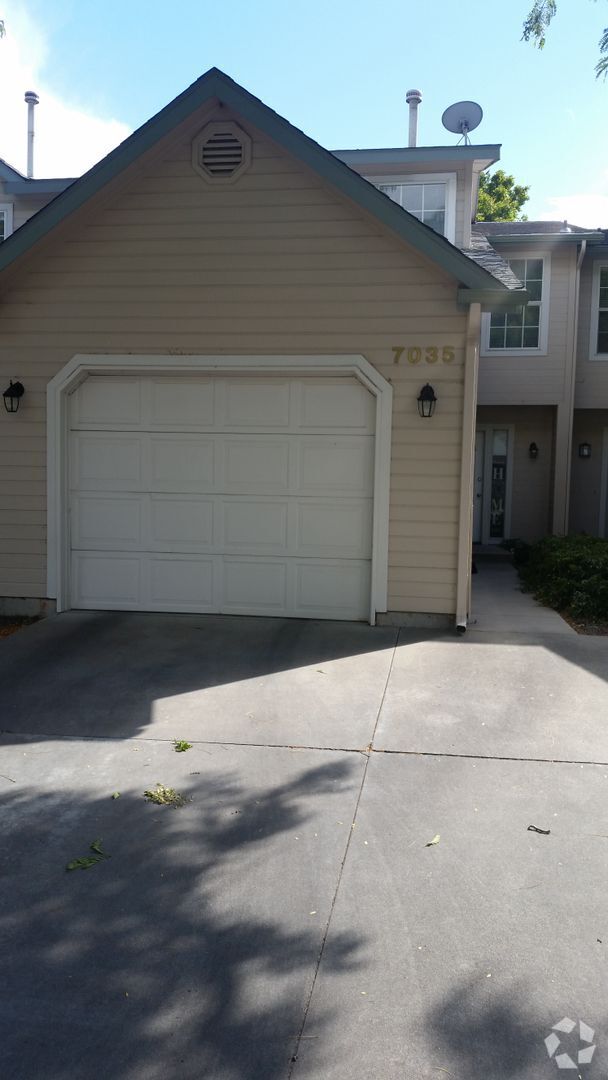 Building Photo - Cute Boise Townhome