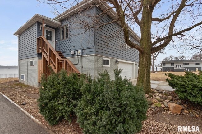 Building Photo - 15326 N River Beach Dr