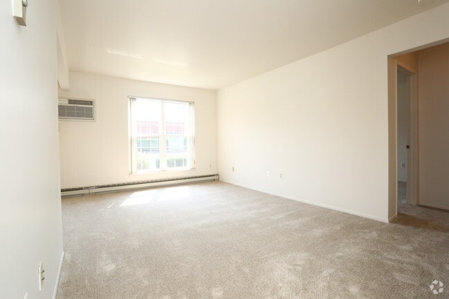 Plymouth Hills Apartments