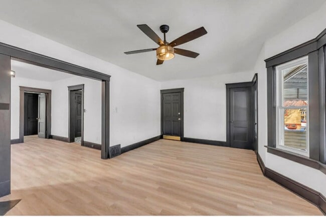 Photo - 246 E 156th St Unidad 1