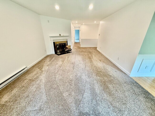 Photo - Charming 3 BR / 2 BA Top-Floor Condo | Blackberry Hill Village