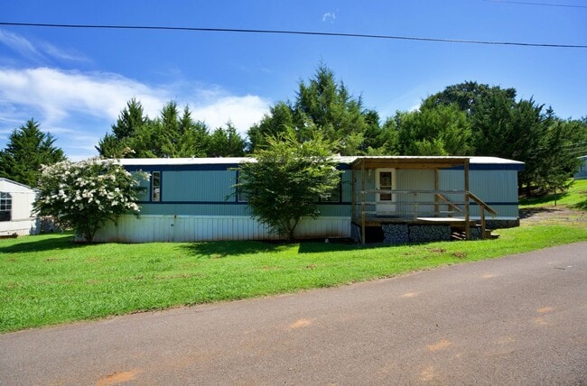 Building Photo - Evergreen D