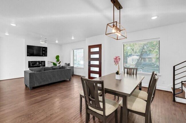 Building Photo - 3021 Prospect St