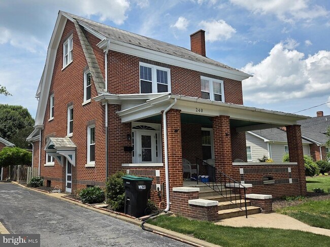 Photo - 240 S Holliday St