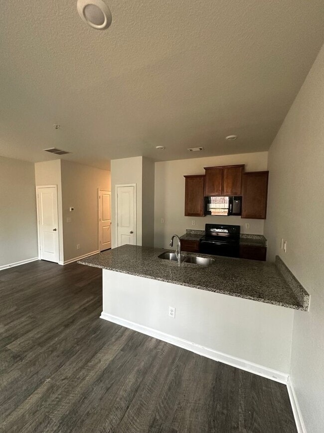 Photo - 1112 Highwood Ln