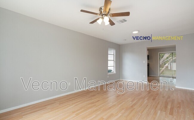Photo - 435 W Bedford Ave