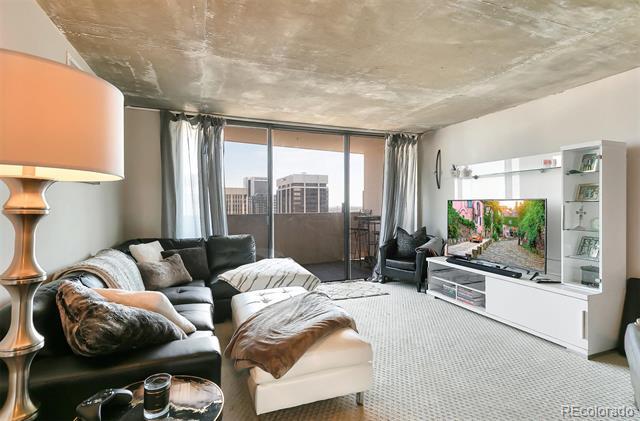 Building Photo - 1020 15th St Unit 32G