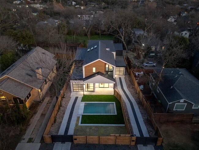Photo - 2107 Brackenridge St