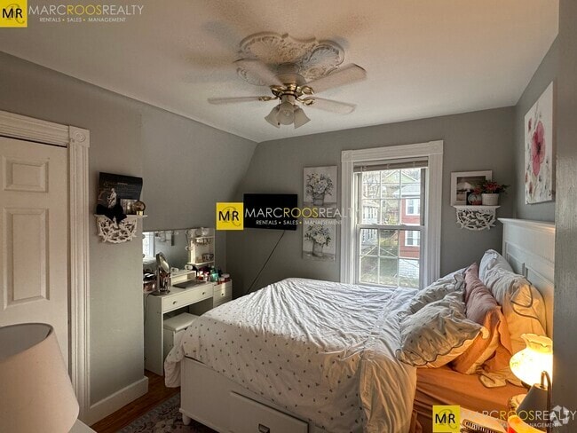 Building Photo - 133 Nonantum St Unit 1 Rental