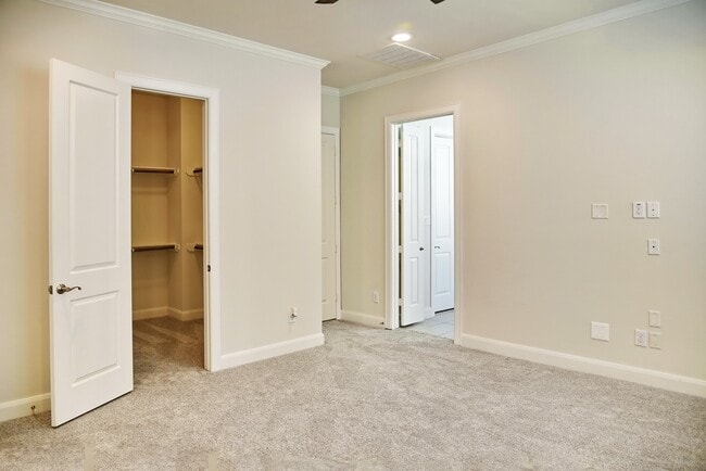 Photo - 2211 Chenevert St