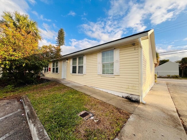 Building Photo - 5289 Stacy St Unit 1