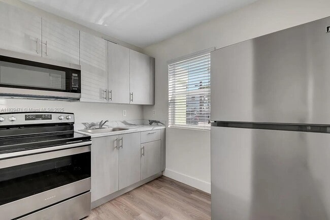 Building Photo - 1710 NW 1st Ct Unit 12 Rental