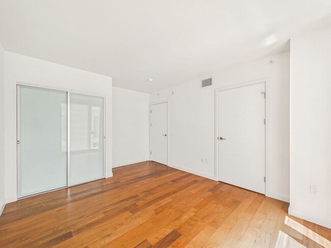 Photo - 555 Fulton St