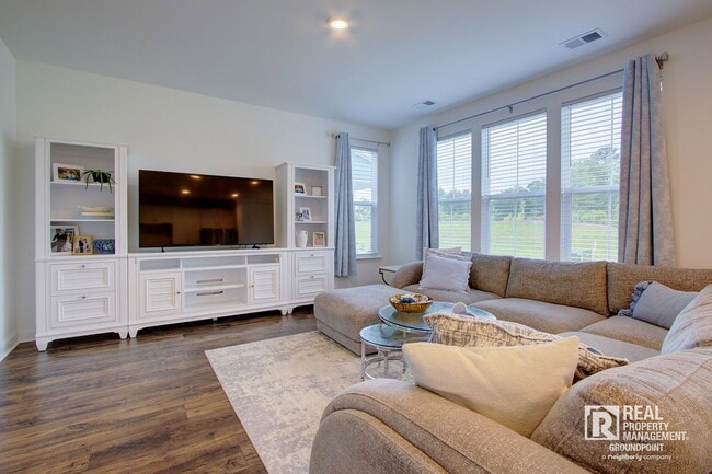 Photo - 357 Chapman Cir
