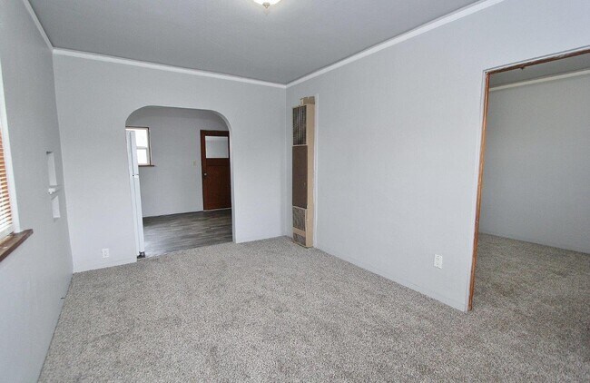 Photo - 210 S Commercial Ave