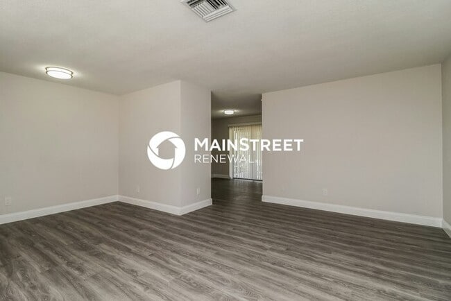 Photo - 3 Bedroom Pet-Friendly Home in De Land, FL...