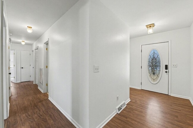 Photo - 108 Laurels Curve