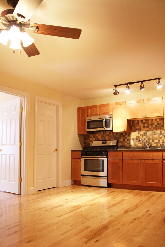 Photo - 51 N Champlain St Unit APT 2