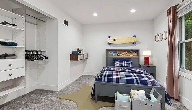 Photo - 823 Webster St