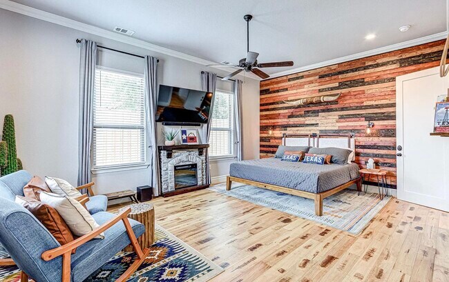 Photo - 621 Centre St