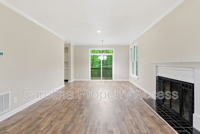 Photo - 102 Markham Dr