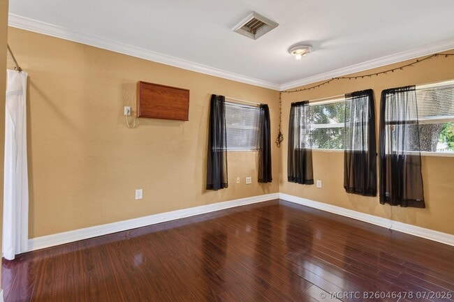 Photo - 1005 Selkirk St