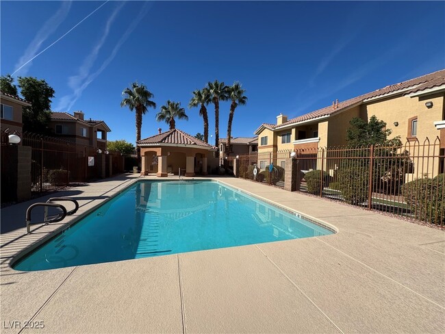 Photo - 1050 E Cactus Ave Unidad 1132 Rental