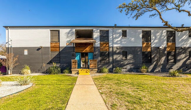 Building Photo - 1809-on-Cox