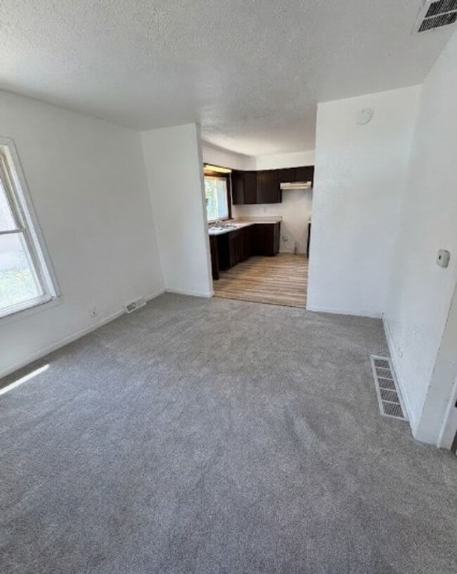 Building Photo - 3 Bed/1Bath House for Rent!