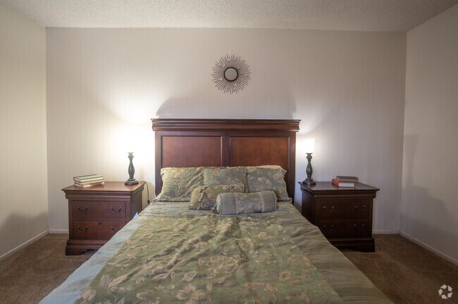 1BR, 1BA-725 SF
