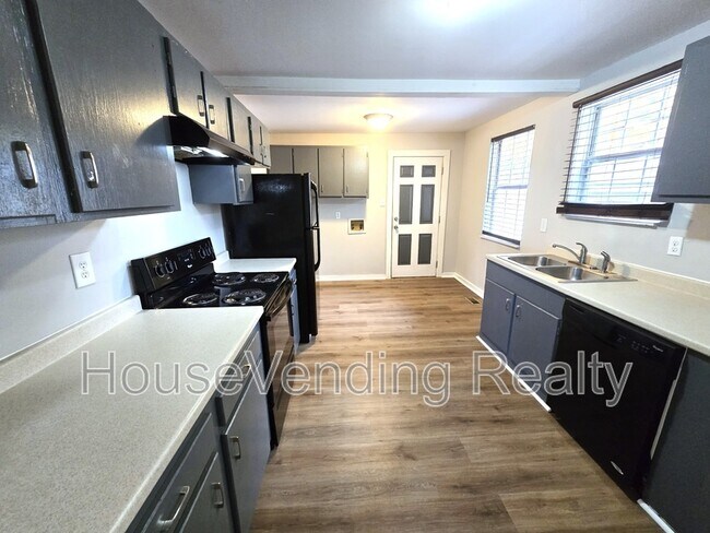 Photo - 812 Brewster Rd