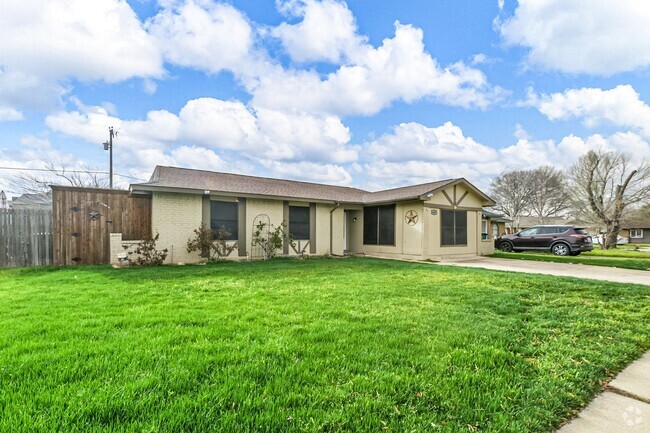 Building Photo - Move in Special Rental