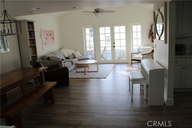 Photo - 709.5 Poinsettia Ave