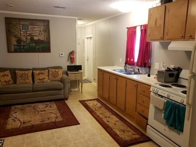 Building Photo - 161 E Crest Dr