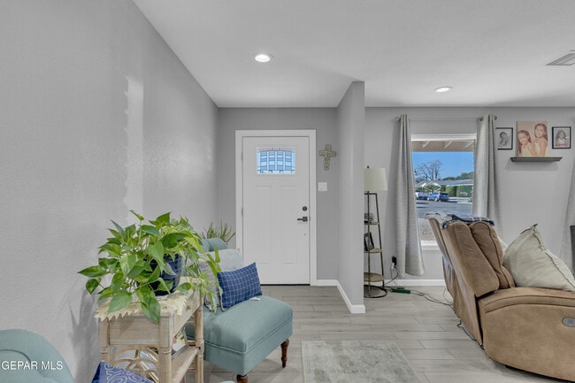 Photo - 9913 Album Ave