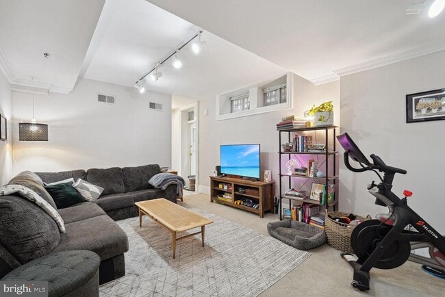 Building Photo - 1736 18th St NW Unit T2