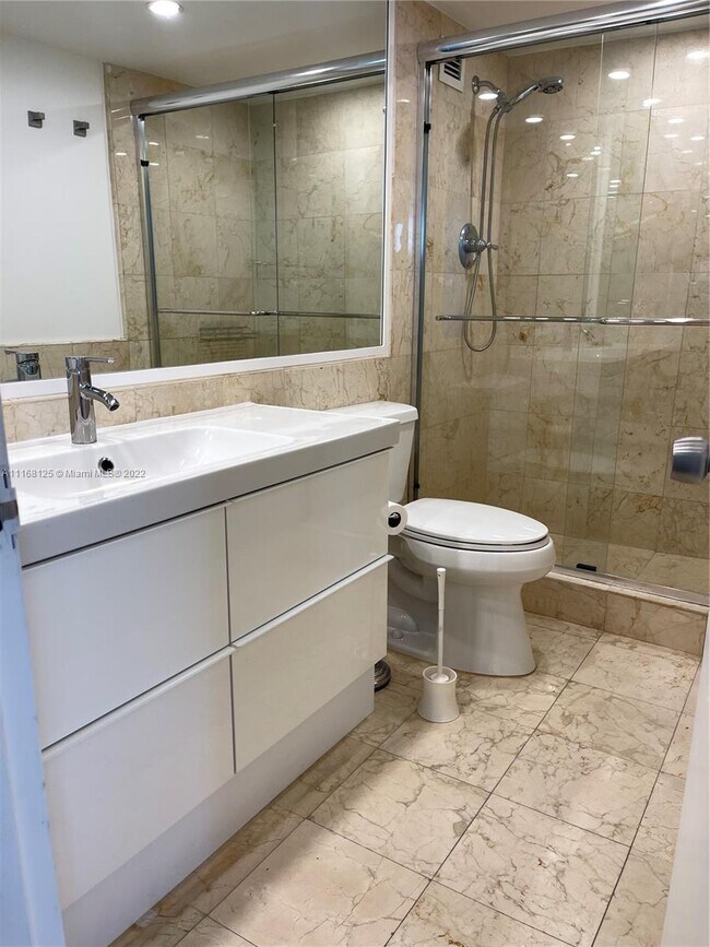 Photo - 5161 Collins Ave Unit 914