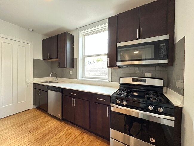 Building Photo - 3018 N Karlov Ave Unit 1