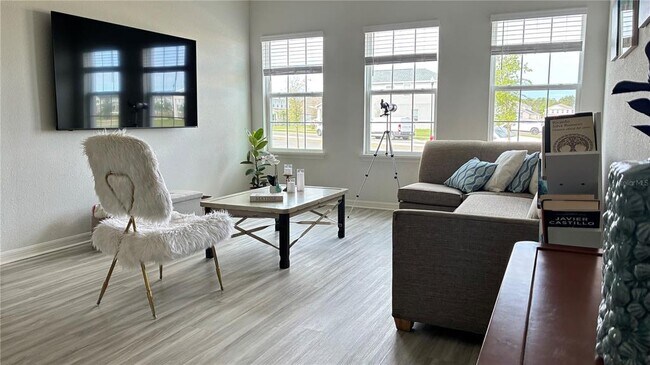 Photo - 317 Silverbell Trl