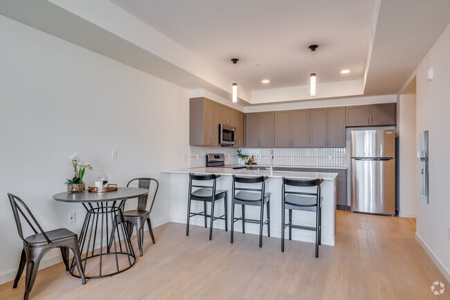 1BR, 1BA - 660SF - Kitchen - LUX at Lawrence