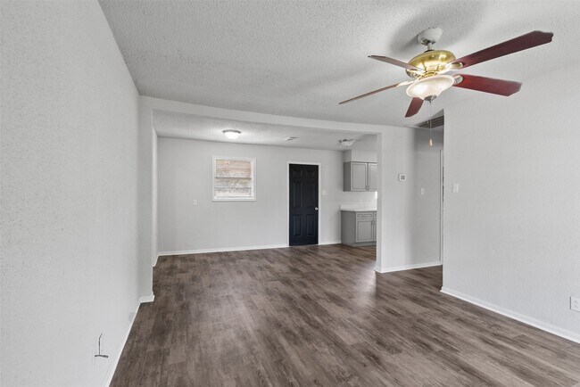 Photo - 815 Rugeley St