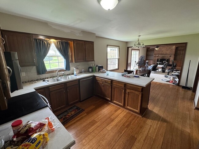 Photo - 880 Buchholz Dr