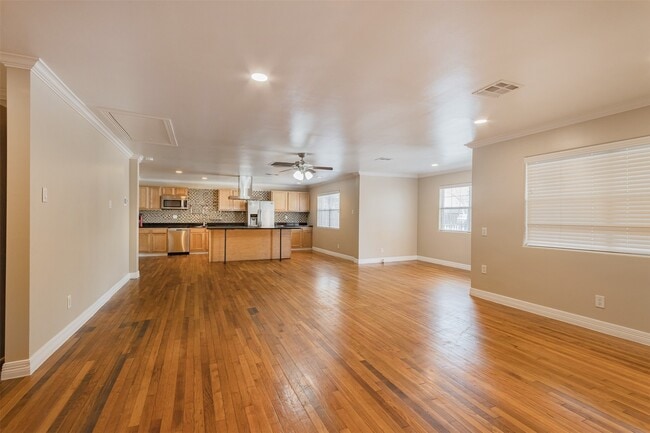 Photo - 2098 Harland Dr