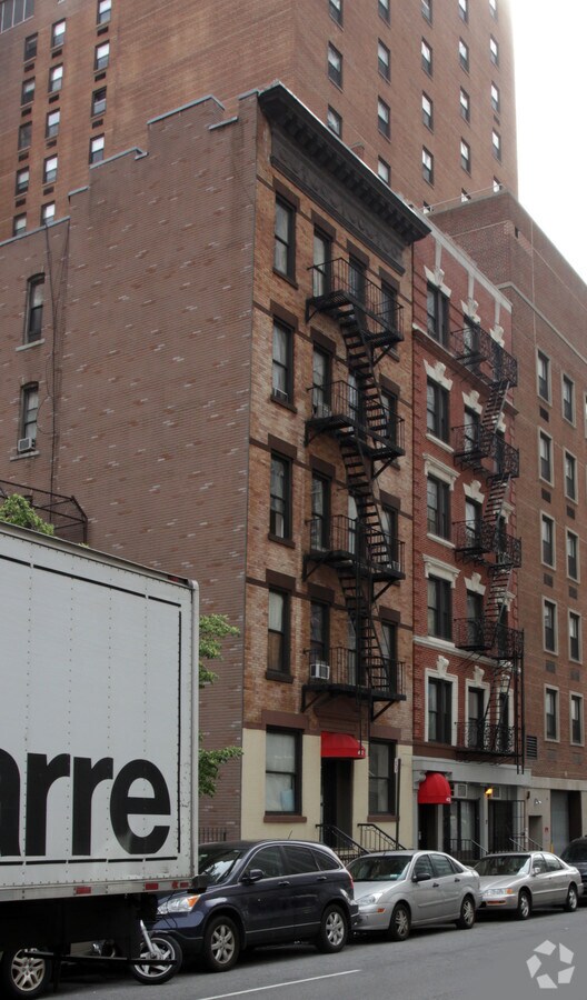 Photo - 437 E 71st St Apartments